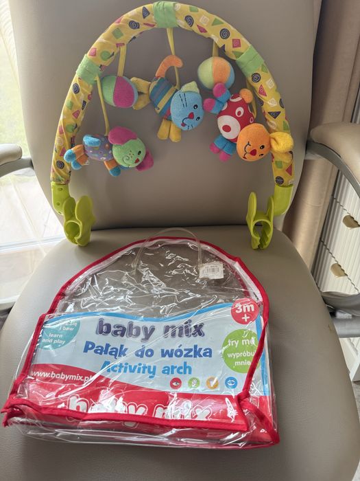 Арка с играчки за количка