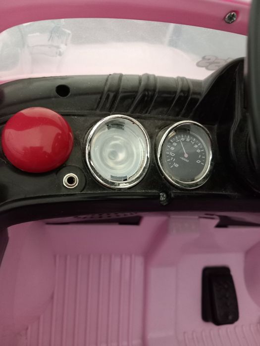 Mașina Roz electrica