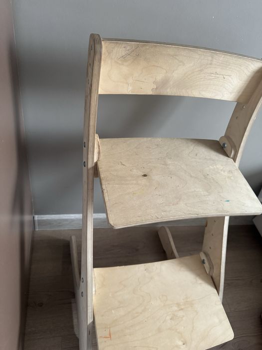 Растущий стул из дерева