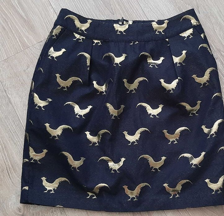 Пола в син и златист цвят