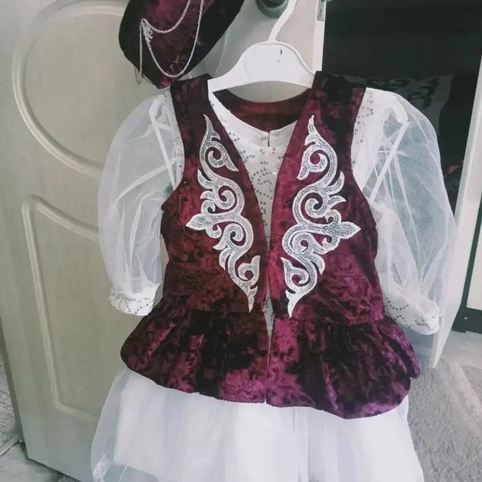 Детские национальные одежды .Трон!