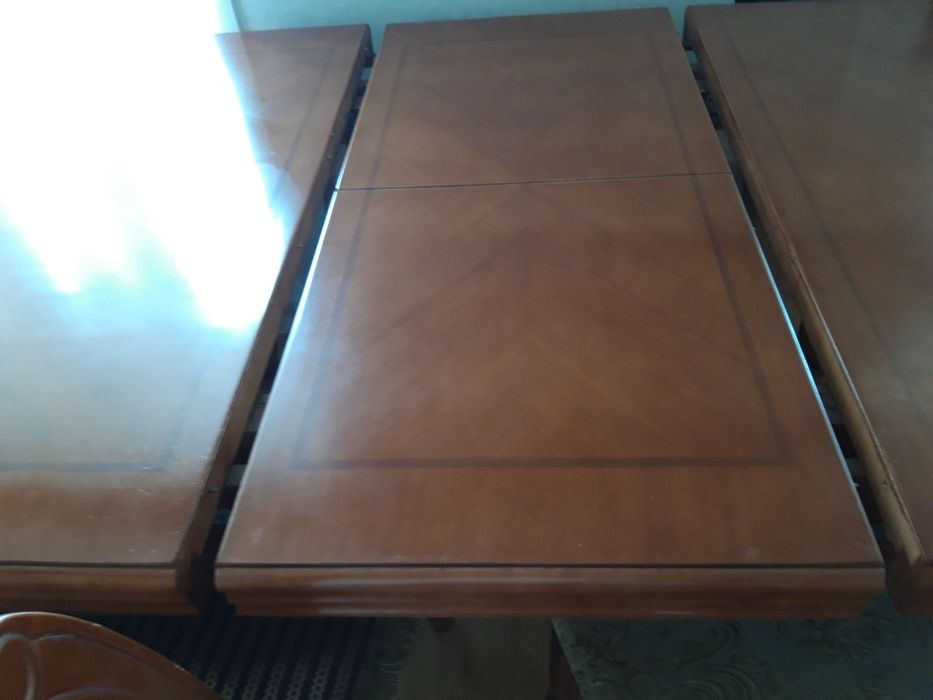 Продам стол гостиный и 8 стульев