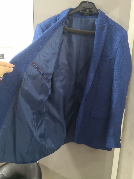 Vând sacou impecabil