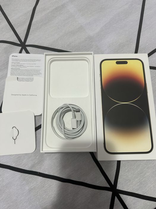 iPhone 14 Pro Max + 5 кейса и протектор