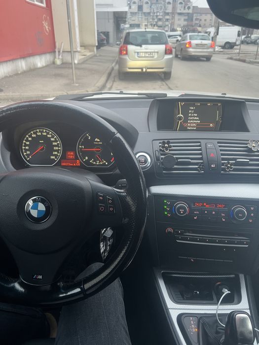 Vand Bmw seria 1.anul 2011