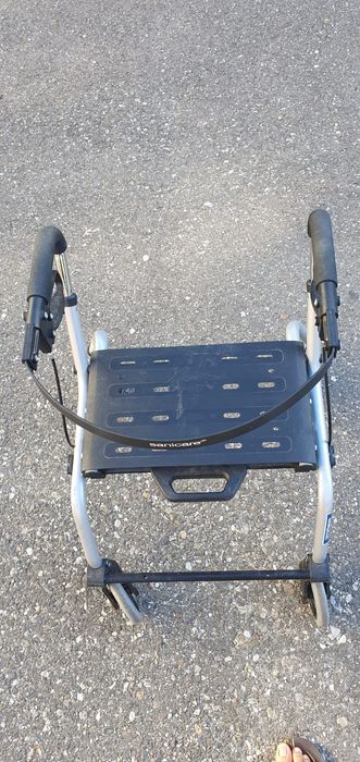 Căruț pliabil pentru persoane cu dizabilitati