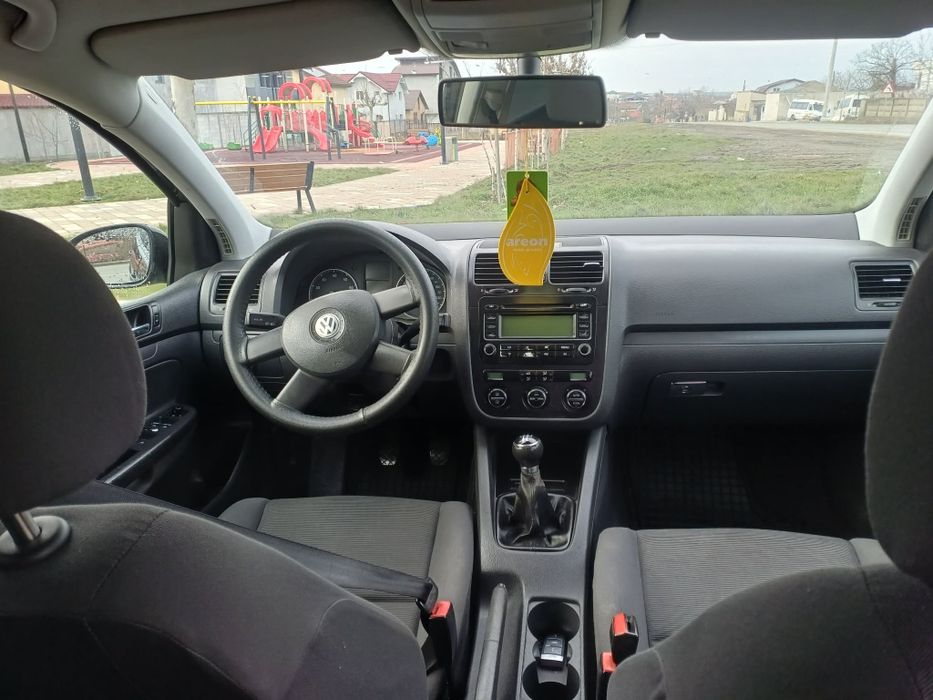 Vînd Vw golf 5 1.6 acte valabile + fiscal pe loc