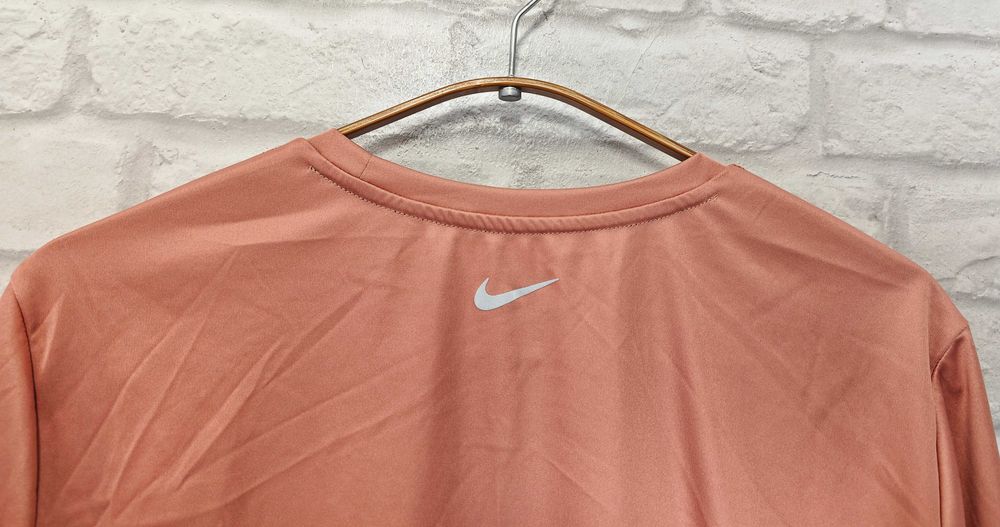 Nike Оригинална дамска фланелка за фитнес / бягане размер М