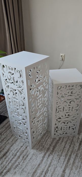 Две декоративни парти маси