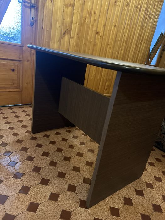 Masa confortabila culoare wenge, stare buna