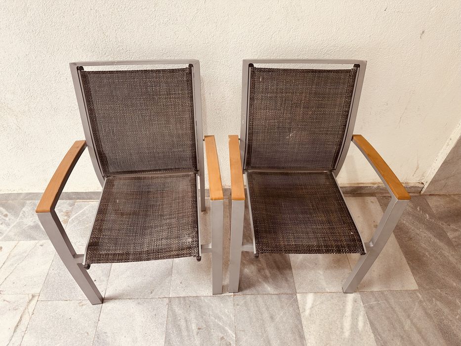 2 бр. метални стола с мрежеста седалка – Intermetal, подходящи за тераса/градина