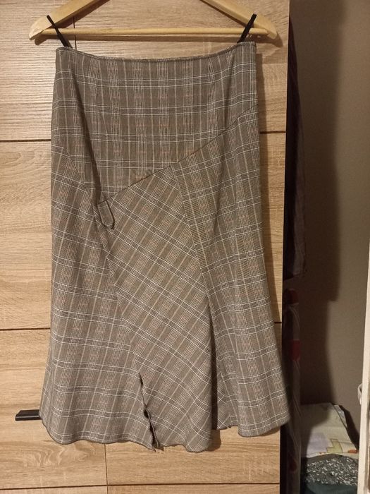 Костюм в две части с пола под коленете на Люсил.