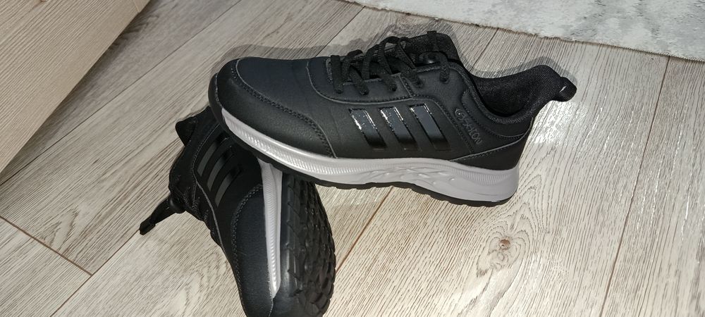 Продам кросовки 5 тыс. тг.
