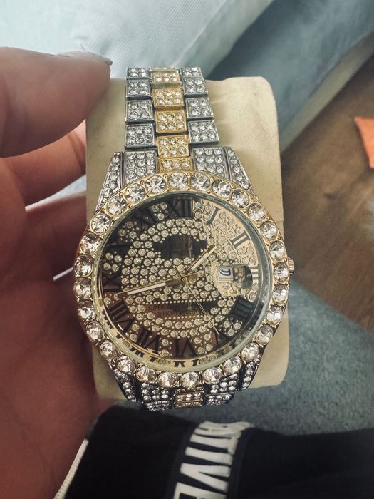 Дамски часовник  лъскав