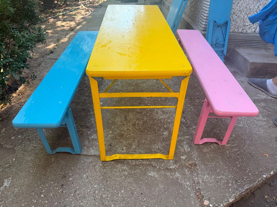 Băncuțe de lemn copii vopsite în diverse culori .70 lei buc .