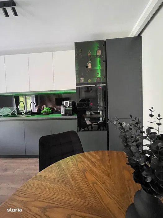 Apartament cu 2 camere, 53 mp, balcon, zona Teilor