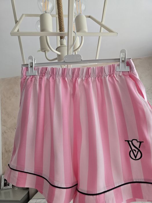 Pijama VS cutie/etichetă