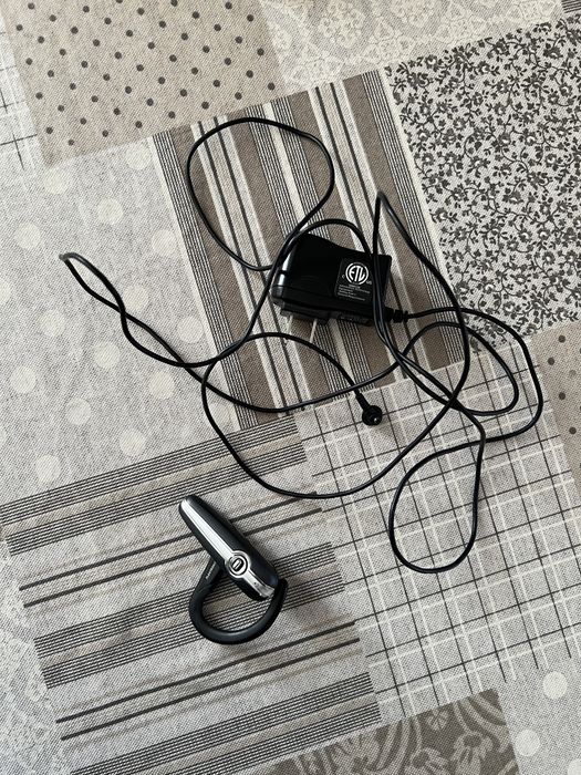 Bluetooth Plantronic Слушалка