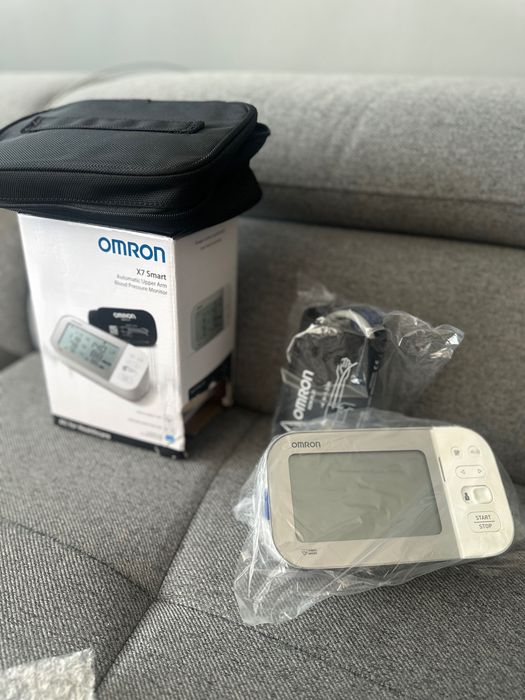 Апарат за кръвно Омрон Х7 Smart Omron X7 Smart