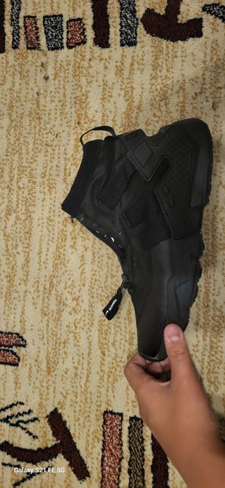 Продам две пары обуви 39-40