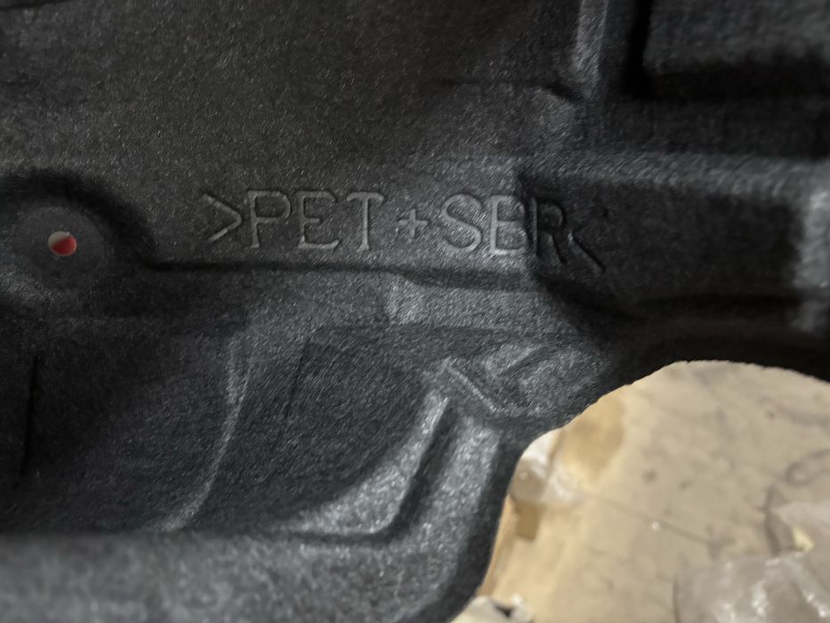 Подкрыльник задний камри 40-45 левый