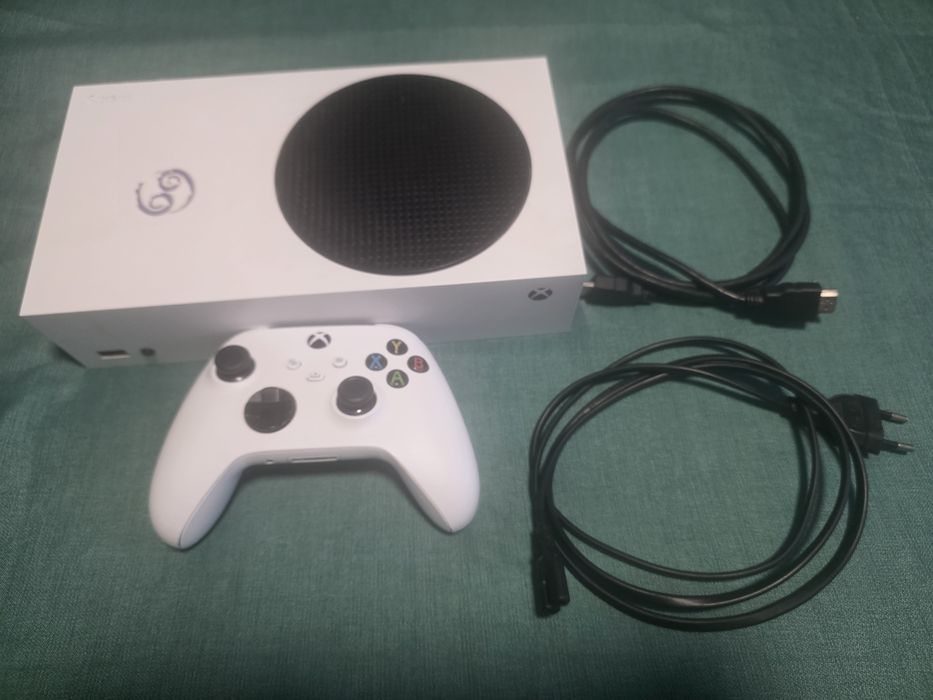 Vand Xbox Series S cu jocuri