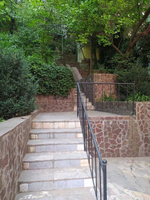 Продается дача. Центр поселка Чарвак, от кафе Бочка 1,5 км