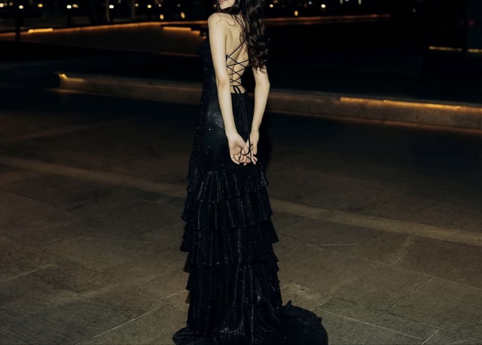 Эффектное платье KIARA с открытой спиной