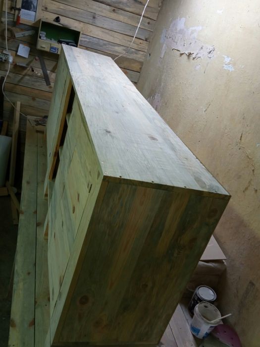 Шкаф-скрин тип "Палетна мебел"