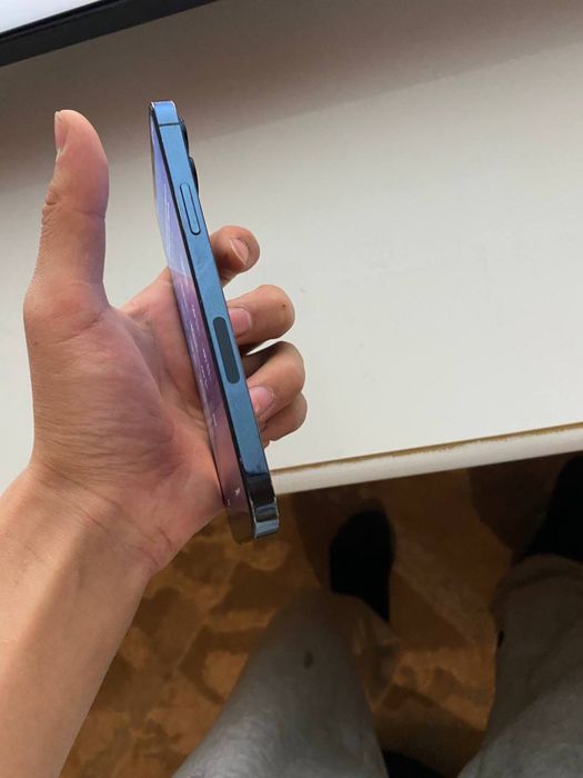 Айфон 12 про работает