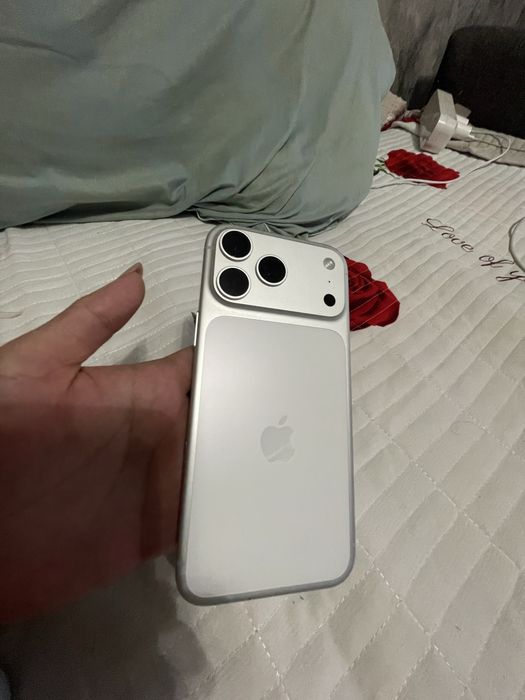 Iphone 17 pro max 256 , silver
