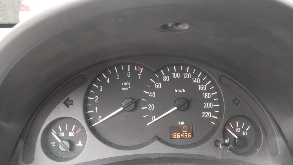 Opel Corsa 2 usi, 998 cmc - ideal incepatori