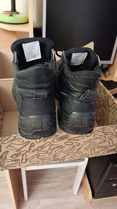 Продам новые летние ботинки 40 размер