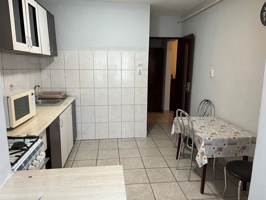 Închiriez apartament Micro 17