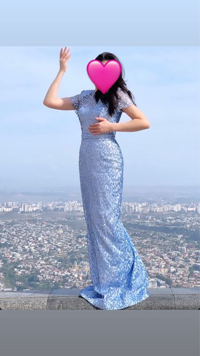 Голубое платье с блесточками