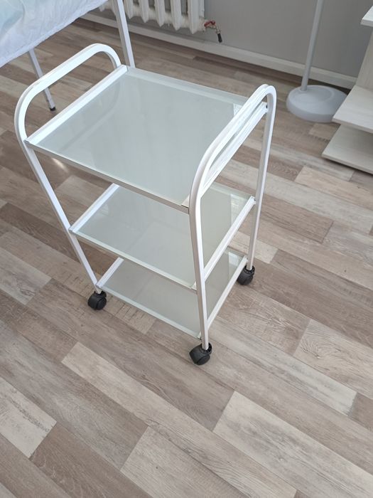 Манипуляционный столик, помощник