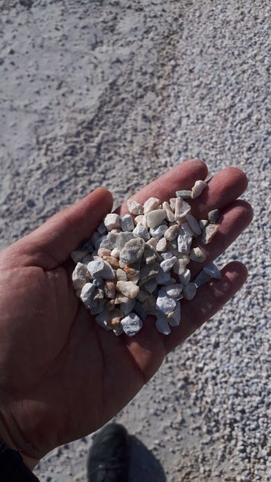 Пясък, чакъл, камък, филц, извозване на отпадъци, тор, транспорт.