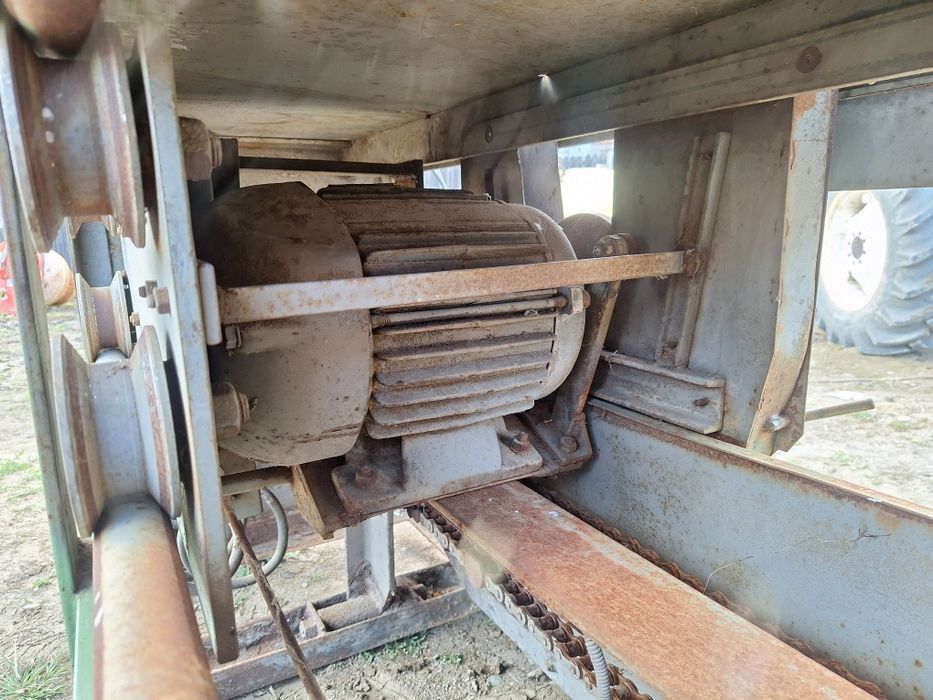 Fierastrau circular masina taiat retezat lemn cherestea