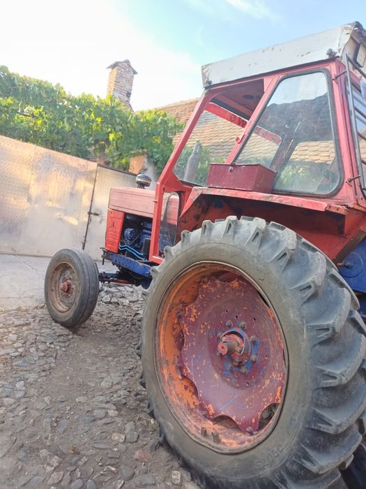 Vând tractor U650
