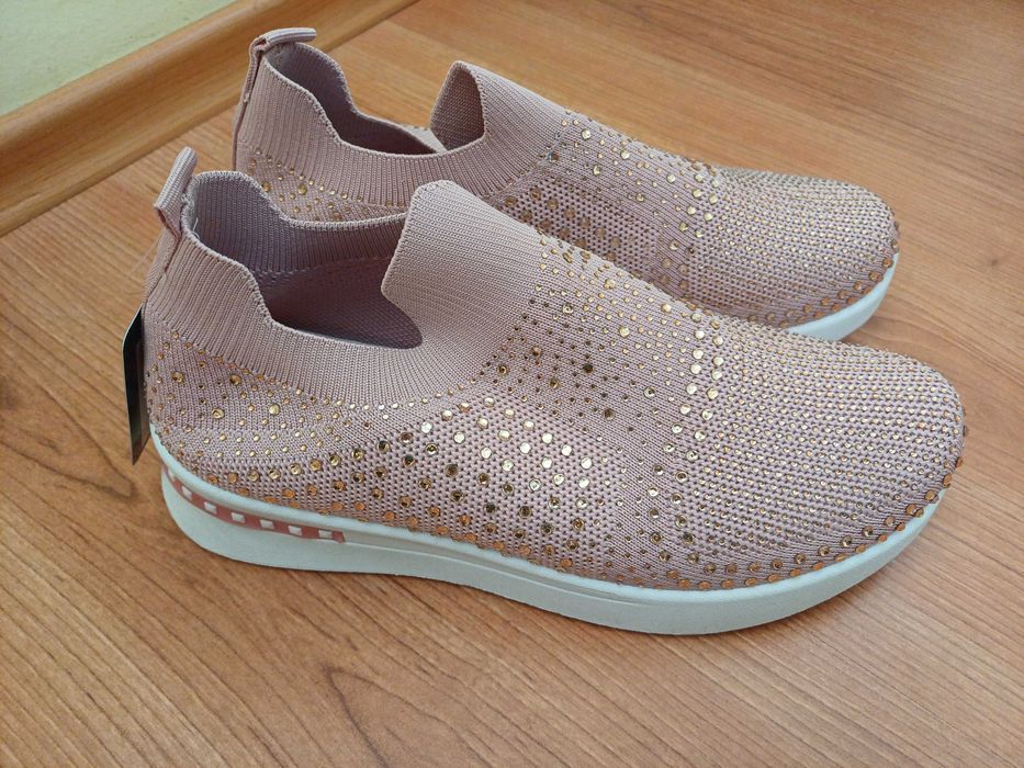 Продавам нови обувка. Размер 38.