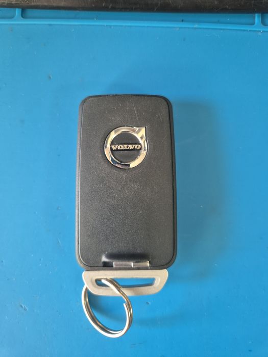 Оригинален,semi-smart ключ Volvo..