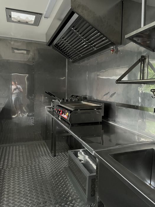 Rulota comerciala Fast Food / Food Truck de inchiriat