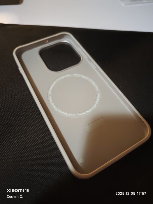 Vând huse Oppo Find X9