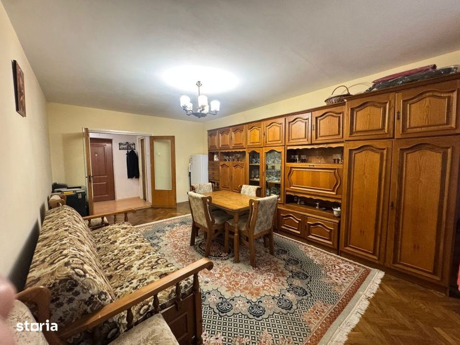 Apartament 3 camere, 74 mp, zona Sasar
