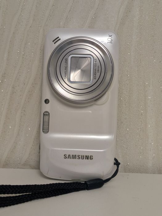 Samsung S4 Zoom.