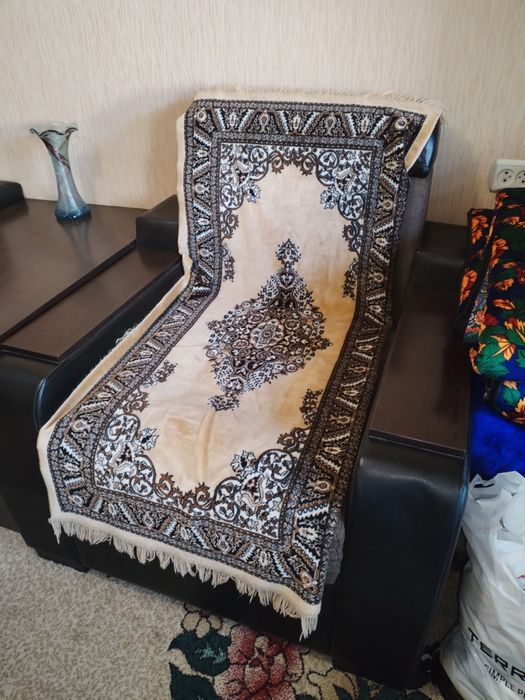 Кресла и журнальный столик