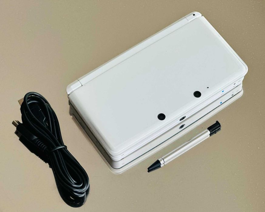 Nintendo 3DS White + 70 игри Pokemon Zelda Mario Нинтендо