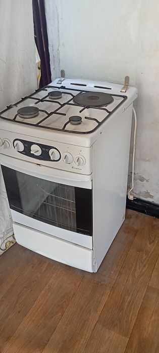 Продам газ плиту