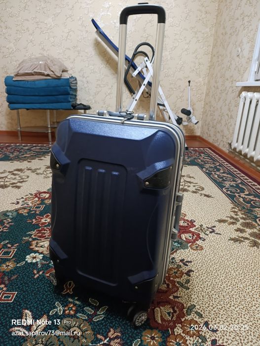 Чемодан колёсный
