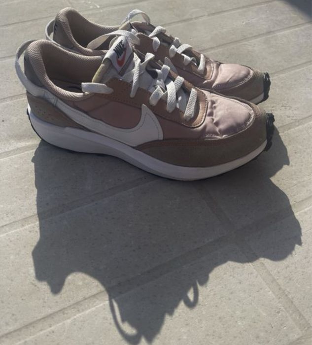 Nike Waffle Debut